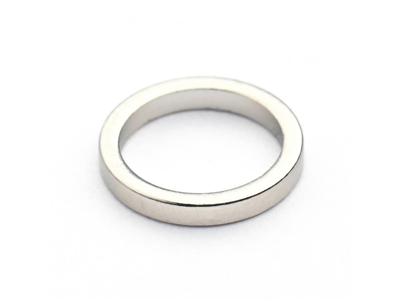 Magnes neodymowy — średnica ⌀8 mm, otwór ⌀6,3 mm, grubość 1,2 mm — pierścieniowy