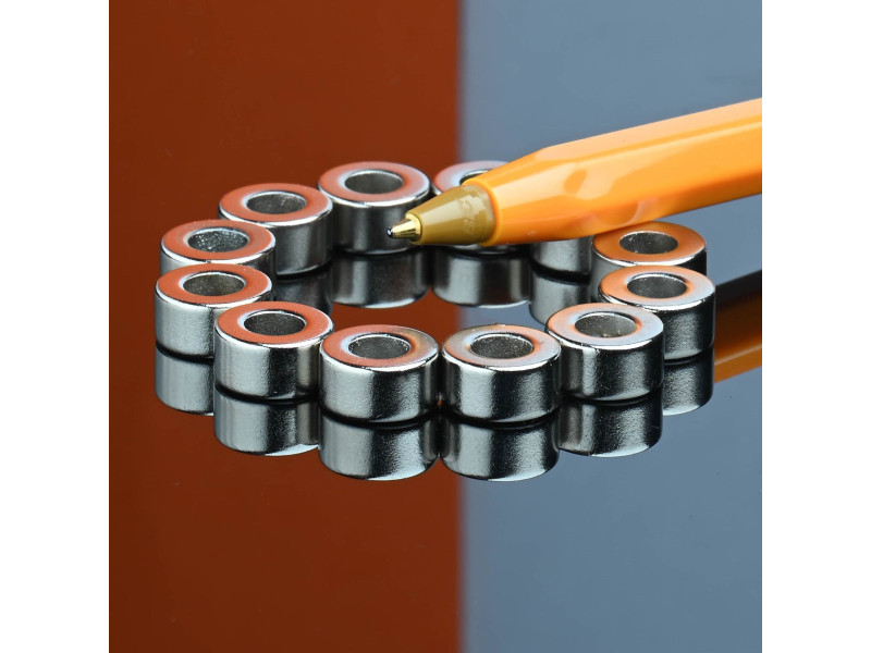 Magnesowany wzdłuż średnicy ⌀10 mm, otwór ⌀5 mm, wysokość 5 mm — magnes neodymowy (N35H)