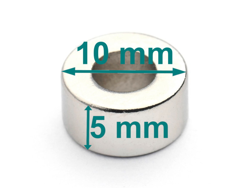 Magnesowany wzdłuż średnicy ⌀10 mm, otwór ⌀5 mm, wys. 5 mm — magnes neodymowy (N35H)