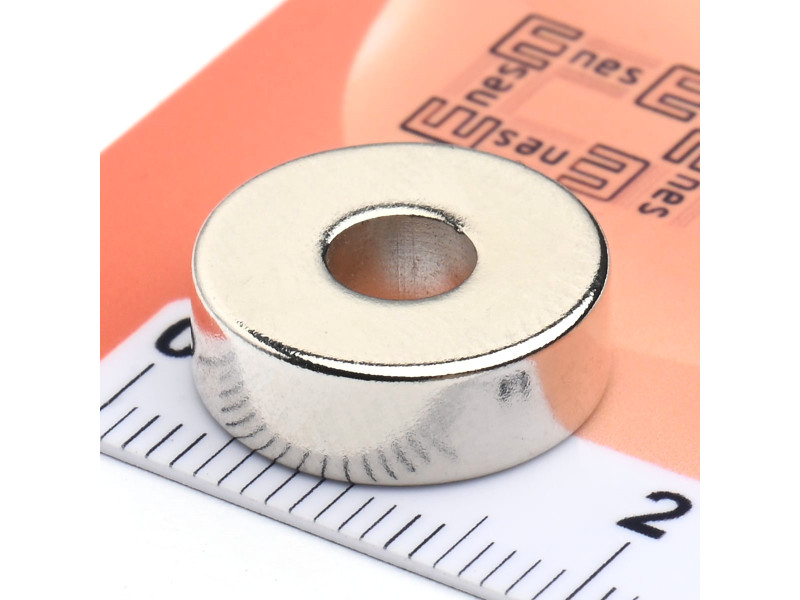 Magnes pierścieniowy — średnica ⌀14,8 mm, otwór ⌀5,2 mm, grubość 5 mm — neodymowy (N38)
