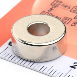 Magnes neodymowy — średnica ⌀15 mm, otwór ⌀6 mm, grubość 6 mm — pierścieniowy