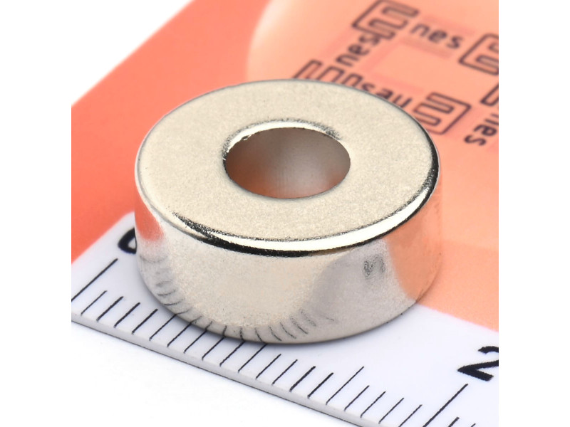 Magnes neodymowy — średnica ⌀15 mm, otwór ⌀6 mm, grubość 6 mm — pierścieniowy