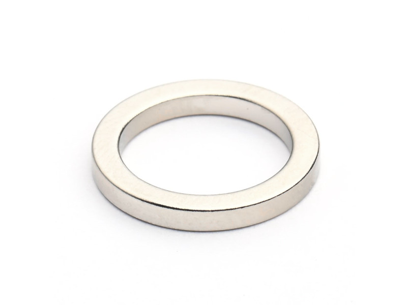 Magnes neodymowy — średnica ⌀16 mm, otwór ⌀12 mm, grubość 2 mm — pierścieniowy (N38)