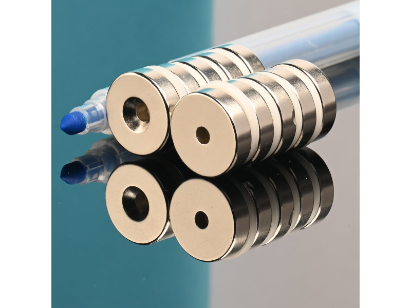 Magnes okrągły, z otworem pod wkręt — ⌀18 mm, ⌀7,2/⌀3,6 mm, wys. 5 mm — neodymowy (N42)