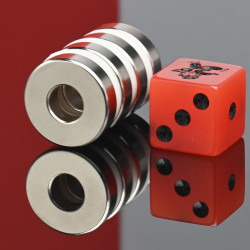 Magnes neodymowy — średnica ⌀20 mm, otwór ⌀8 mm, grubość 5 mm — N38