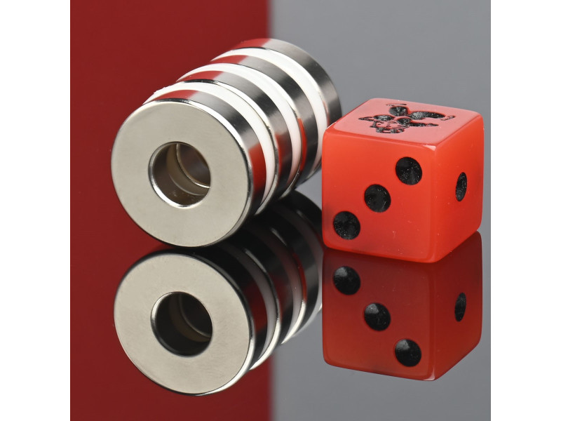 Magnes neodymowy — średnica ⌀20 mm, otwór ⌀8 mm, grubość 5 mm — N38