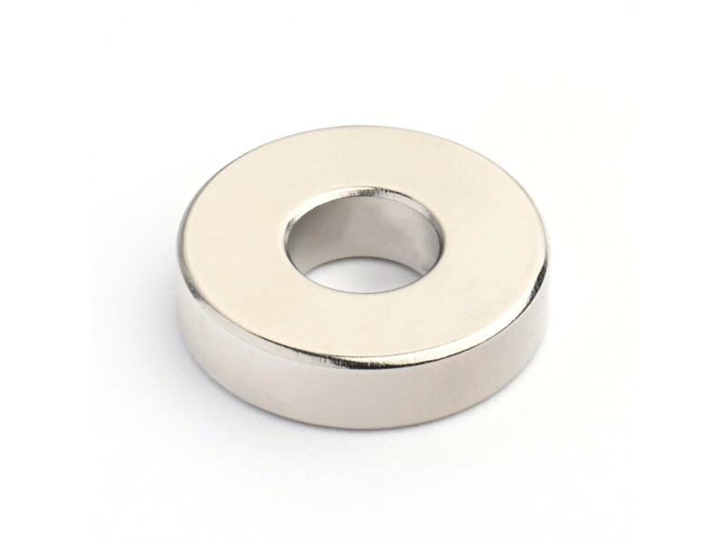Magnes neodymowy — średnica ⌀20 mm, otwór ⌀8 mm, grubość 5 mm — N38