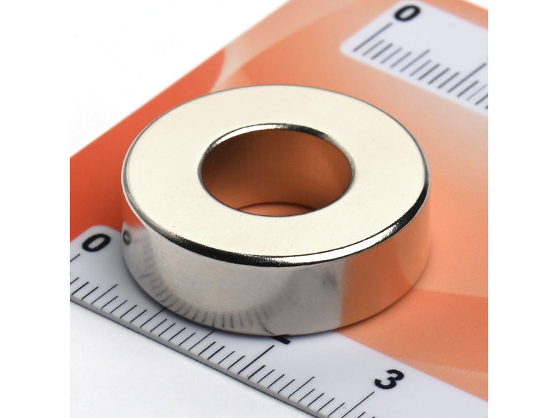 Magnes neodymowy — średnica ⌀25 mm, otwór ⌀12 mm, grubość 8 mm — (N38)