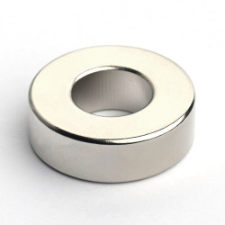 Magnes neodymowy — średnica ⌀25 mm, otwór ⌀12 mm, grubość 8 mm — (N38)