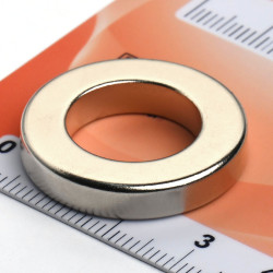 Magnes neodymowy — średnica ⌀27 mm, otwór ⌀16 mm, grubość 5 mm — pierścieniowy (N38)