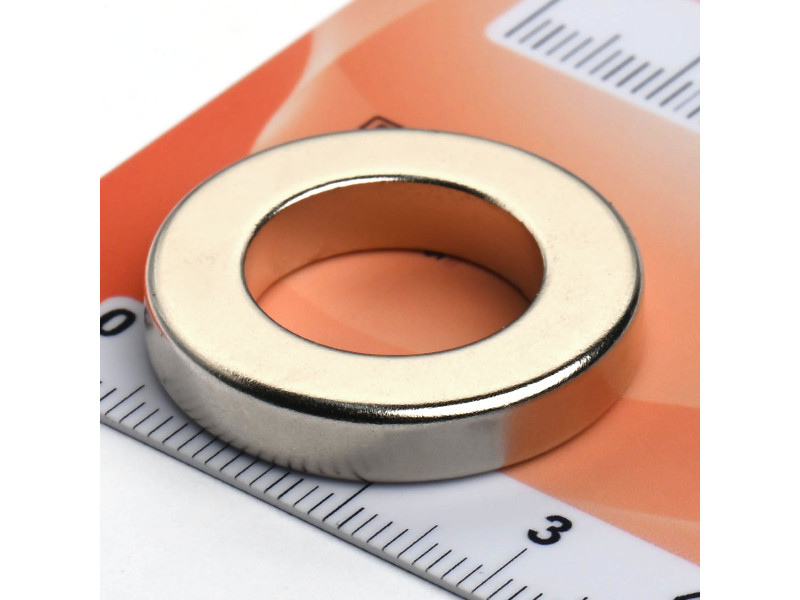 Magnes neodymowy — średnica ⌀27 mm, otwór ⌀16 mm, grubość 5 mm — pierścieniowy (N38)