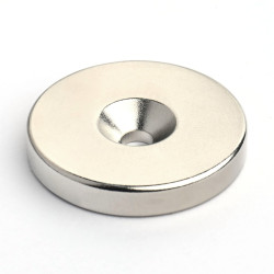 Magnes okrągły z otworem pod wkręt — ⌀30 mm, ⌀10,5/⌀4,3 mm, wys. 5 mm — neodymowy