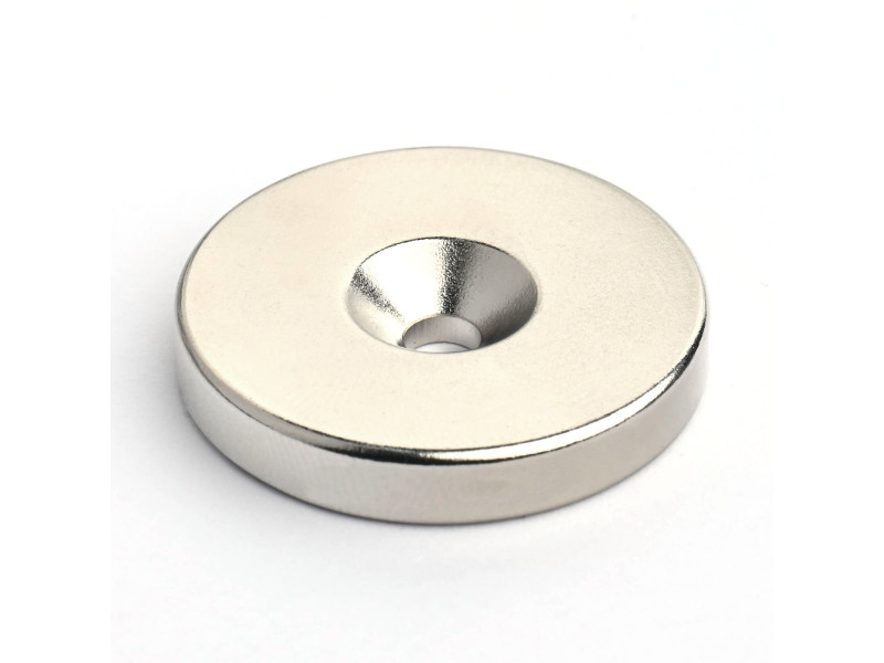 Magnes okrągły z otworem pod wkręt — ⌀30 mm, ⌀10,5/⌀4,3 mm, wys. 5 mm — neodymowy