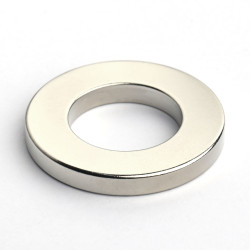 Magnes neodymowy pierścieniowy — średnica ⌀32 mm, otwór ⌀18 mm, grubość 4 mm — materiał N38.