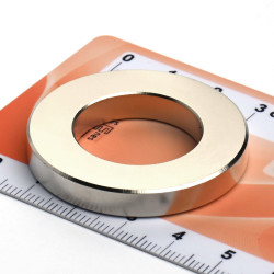 Magnes neodymowy — średnica ⌀40 mm, otwór ⌀23 mm, grubość 6 mm — (N38)