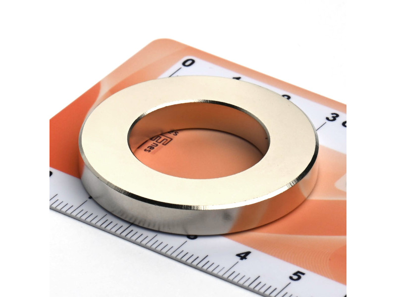 Magnes neodymowy — średnica ⌀40 mm, otwór ⌀23 mm, grubość 6 mm — (N38)
