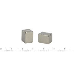 Magnes neodymowy — długość 13 mm, szerokość 10 mm, wysokość 5 mm — materiał N35