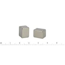 Magnes — długość 13 mm, szerokość 10 mm, wysokość 5 mm — neodymowy (N35) - 009