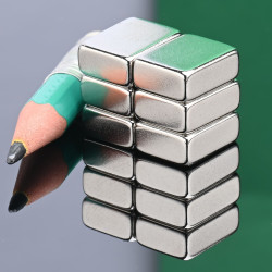 Magnes neodymowy — długość 13 mm, szerokość 10 mm, wysokość 5 mm — materiał N35