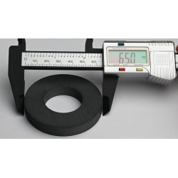 Magnes pierścieniowy — ⌀65 mm, otwór ⌀32 mm, grubość 10 mm — ferrytowy