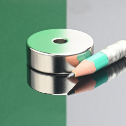 Magnes neodymowy — średnica ⌀30 mm, otwór ⌀6 mm, grubość 10 mm — materiał N38