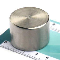 Magnes neodymowy w obudowie — średnica ⌀32 mm x wys. 22 mm - 003
