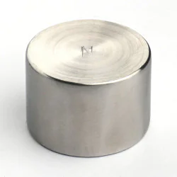 Magnes neodymowy w obudowie — średnica ⌀32 mm x wys. 22 mm - 004