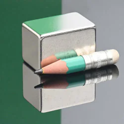 Magnes — długość 30 mm, szerokość 20 mm, wysokość 20 mm — neodymowy (N35H) - 003
