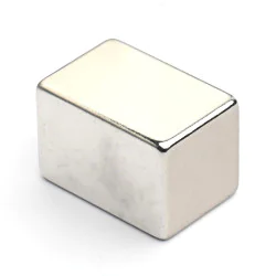 Magnes — długość 30 mm, szerokość 20 mm, wysokość 20 mm — neodymowy (N35H) - 009