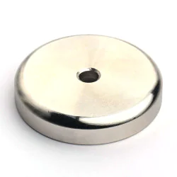Magnes w obudowie — średnica ⌀36 mm, z otworem pod płaski łeb śruby — neodymowy - 0010