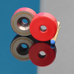 Magnes w obudowie — średnica ⌀19,1 mm, z otworem pod stożkowy łeb śruby — alnico - 003