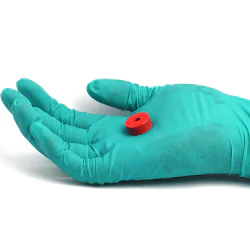 Magnes w obudowie — średnica ⌀19,1 mm, z otworem pod stożkowy łeb śruby — alnico - 007