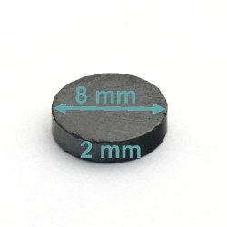 Mały magnes okrągły — średnica ⌀8 mm, wys. 2 mm — ferrytowy (F30)