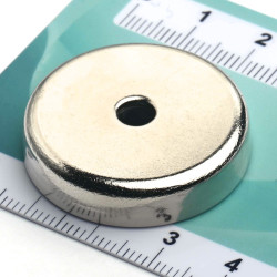 Magnes w obudowie — średnica ⌀32 mm, z otworem pod stożkowy łeb śruby — ferrytowy - 006