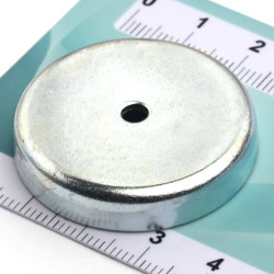 Magnes w obudowie — średnica ⌀36 mm, z otworem pod płaski łeb śruby — ferrytowy - 005