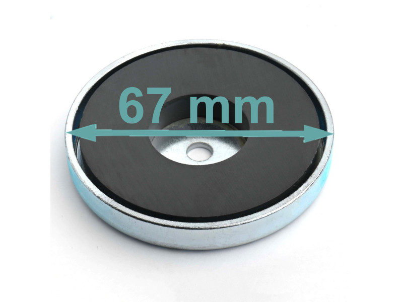 Magnes w obudowie — ⌀67 mm, z otworem pod płaski łeb śruby — ferrytowy