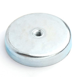 Magnes w obudowie — średnica ⌀50 mm, wys. 10 mm, gwint wewnętrzny M6 — ferrytowy - 005
