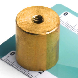 Magnes w obudowie mosiężnej, ⌀22,3 mm, gwint wewn. M6, wys. 25 mm, Samarowo-kobaltowy