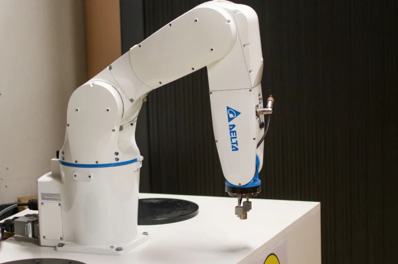 robotykaDESKTOP1200px.800w.jpg